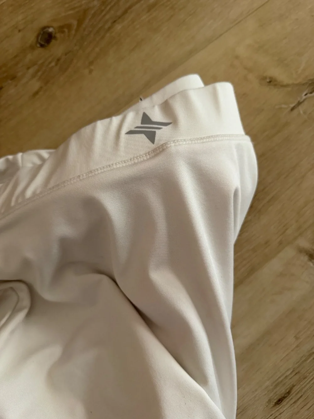Tuckernuck tennis skirt adorable floral shorts under XS